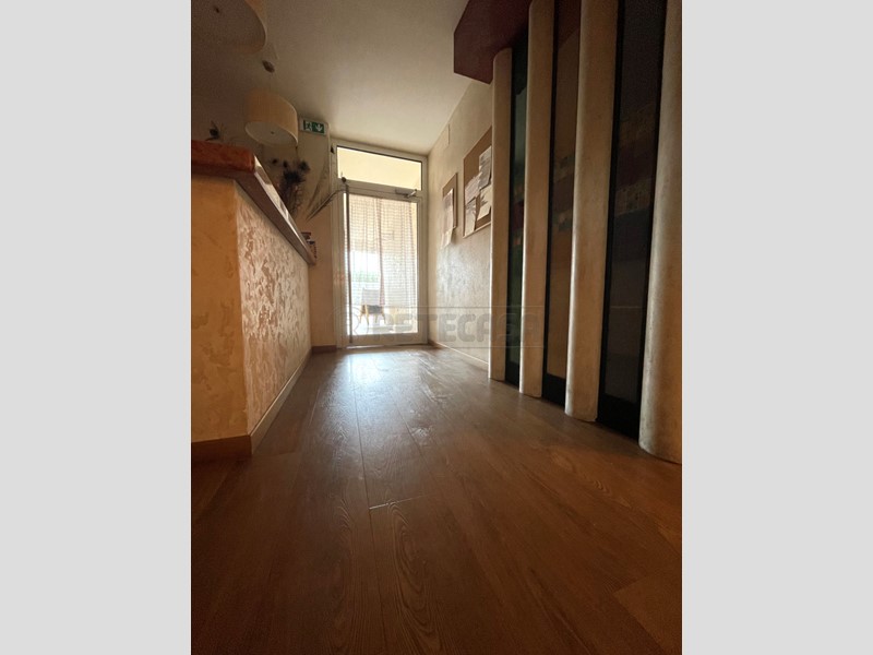 Immobile commerciale in Affitto a Colceresa, 2'900€, 470 m²