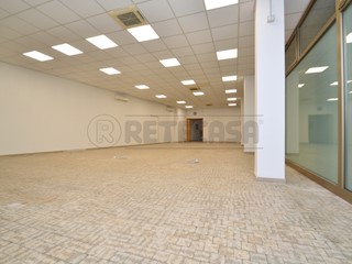Immobile commerciale in Affitto a Valdagno, 1'400€, 300 m²