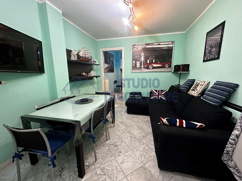 Trilocale in Vendita a Riva Ligure, 220'000€, 65 m², arredato, con Box