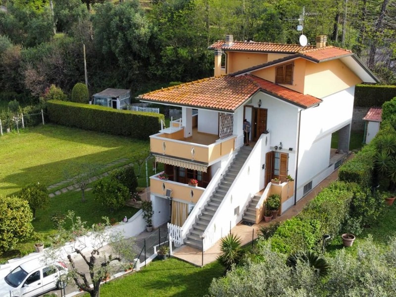 Villa in Vendita a Massarosa, 580'000€, 109 m²