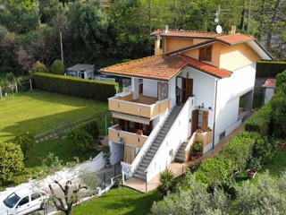 Villa in Vendita a Massarosa, 580'000€, 109 m²