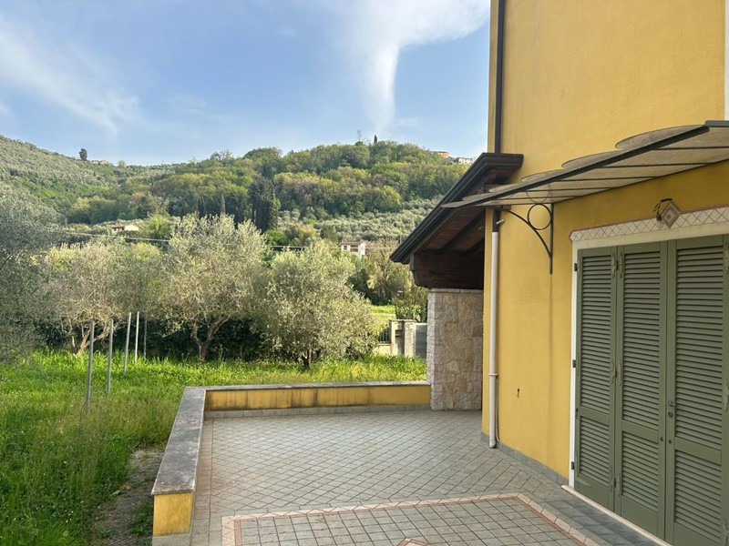 Villa in Vendita a Massarosa, zona Stiava, 399'000€, 200 m²