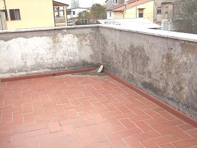 Appartamento in Vendita a Cascina, zona Latignano, 139'000€, 115 m²