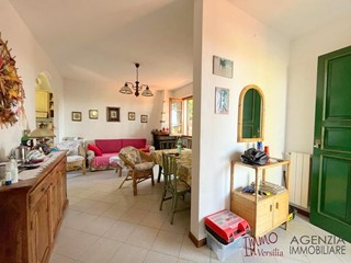 Villa in Vendita a Massarosa, 220'000€, 90 m²