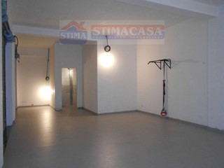 Negozio in Affitto a Afragola, 1'000&euro;, 80 m²