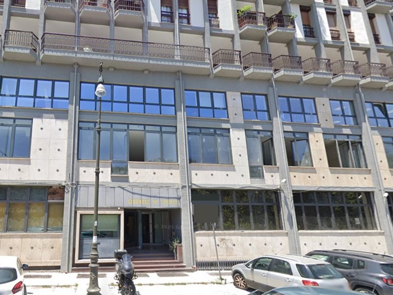 Ufficio in Affitto a Palermo, 7'000€, 700 m²