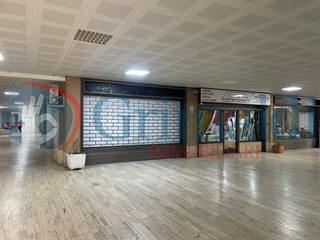 Negozio in Vendita a Messina, 120'000€, 130 m²