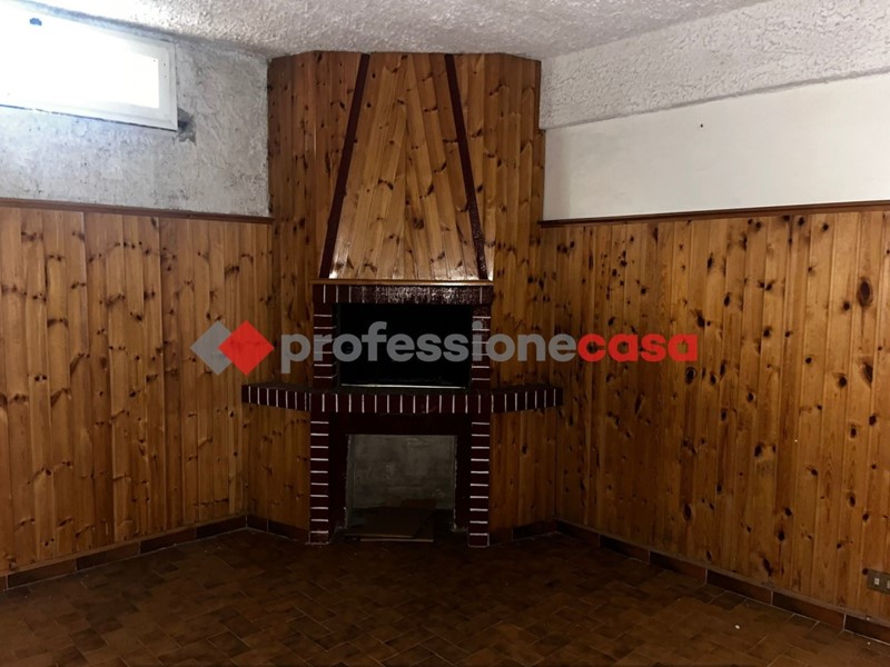 Villetta a schiera in Vendita a Pomezia, zona Campo Ascolano, 169'000€, 133 m²