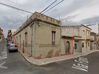Casa Indipendente in Vendita a Vittoria, zona Via La Marmora ang. Via Farini, 200 m²
