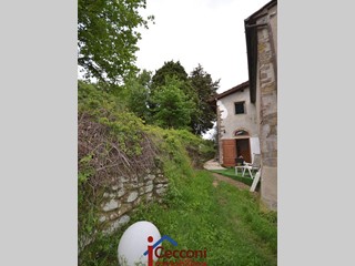 Trilocale in Vendita a Vinci, zona Sant'Amato, 135'000€, 75 m², arredato