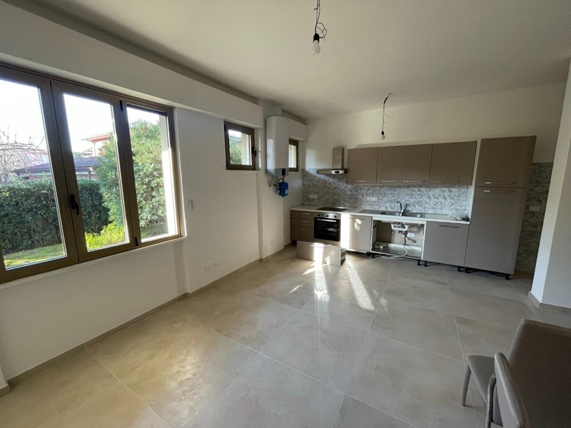 Appartamento in Vendita a Massa, zona Ronchi, 335'000€, 95 m², arredato, con Box