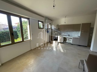 Appartamento in Vendita a Massa, zona Ronchi, 335'000€, 95 m², arredato, con Box