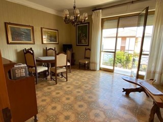 Villa bifamiliare in Vendita a Carrara, zona Marina di Carrara, 445'000€, 160 m², arredato