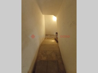 Magazzino in Affitto a Arezzo, 1'550€, 408 m²