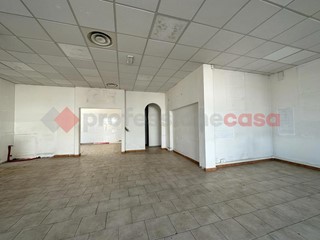 Negozio in Vendita a Arezzo, 170'000€, 100 m²