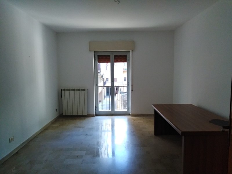 Immobile commerciale in Affitto a Ragusa, 500€, 120 m²