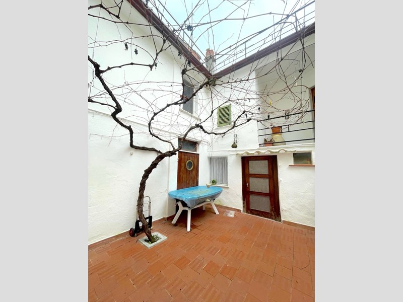 Appartamento in Vendita a Ameglia, 160'000€, 129 m²