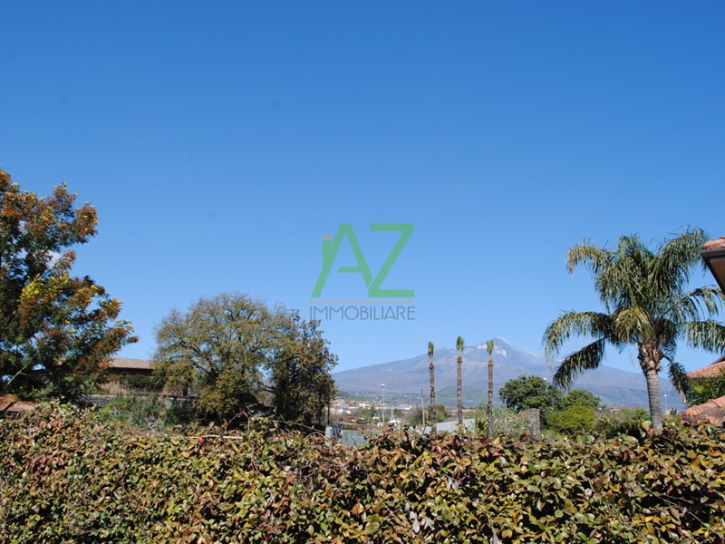 Villa in Vendita a Aci Sant'Antonio, zona Circonvallazione, 320'000€, 130 m²