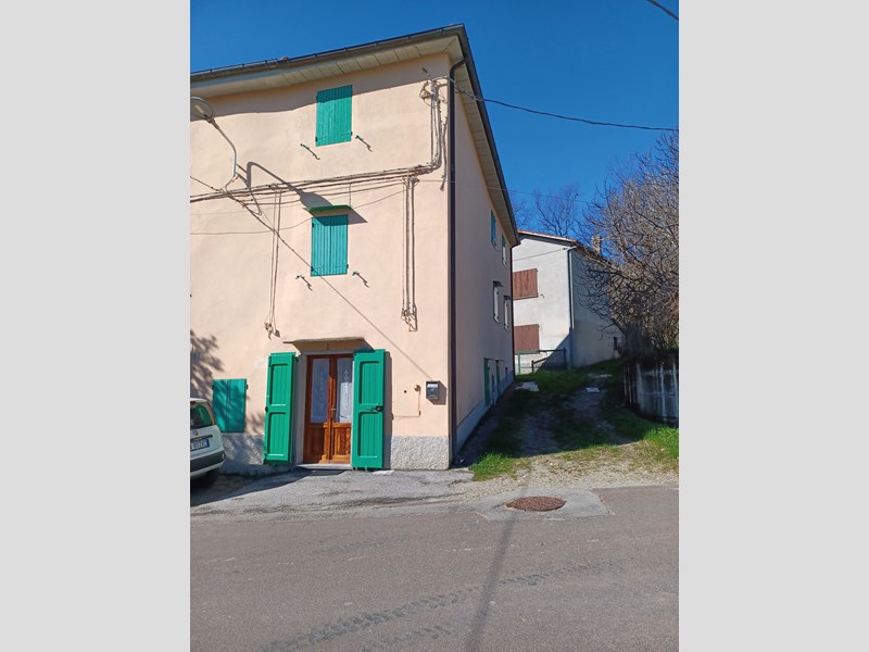 Casa Indipendente in Affitto a Alto Reno Terme, zona Capugnano, 800€, 130 m², arredato