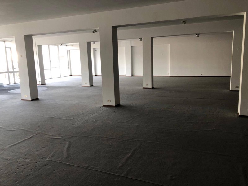 Attività commerciale in Vendita a Cascina, zona Capoluogo, 1'300'000€, 1600 m²
