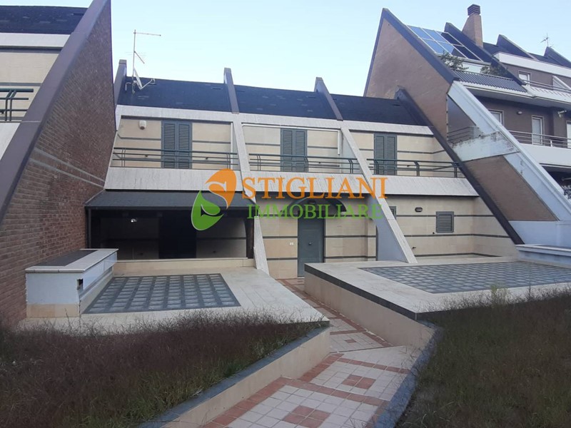 Villetta a schiera in Vendita a Campobasso, zona Via Neri, 255'000€, 140 m²