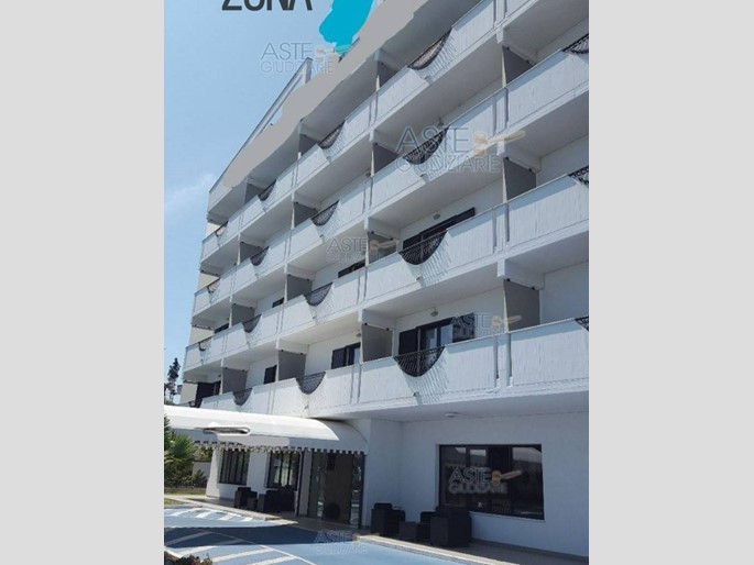 Immobile commerciale in Vendita a Città Sant'Angelo, zona San Martino Bassa, 902'151€, 3975 m²