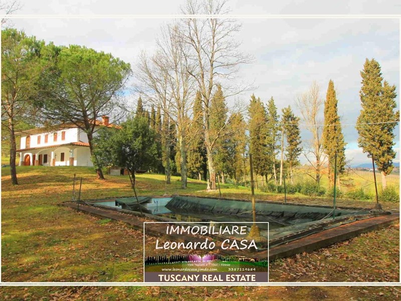 Casale in Vendita a Vinci, 790'000€, 400 m², con Box