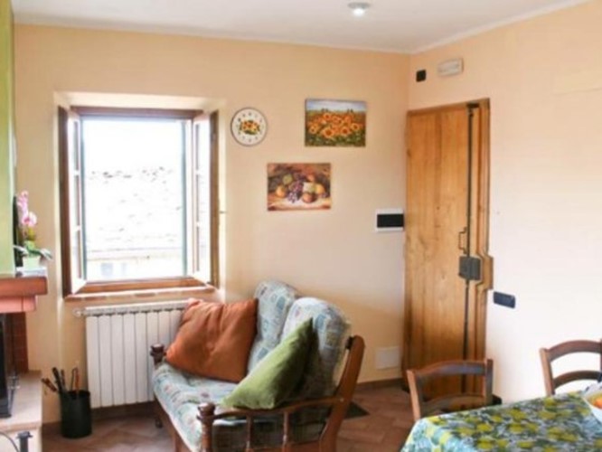 Trilocale in Vendita a Monticiano, zona Iesa, 65'000€, 50 m², arredato