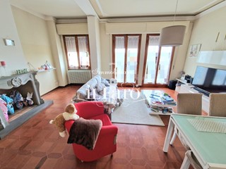 Villa in Vendita a Signa, 700'000€, 370 m²