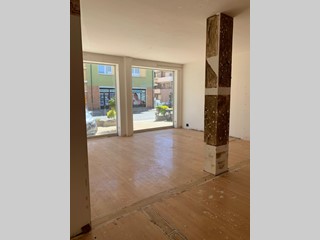 Immobile commerciale in Affitto a Cecina, 2'700€, 250 m²