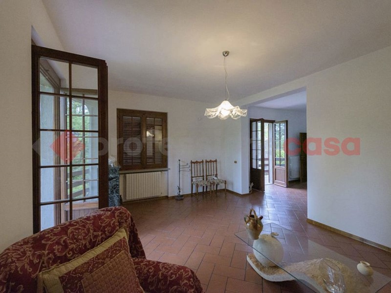 Villa in Vendita a Capolona, 450'000€, 445 m², arredato