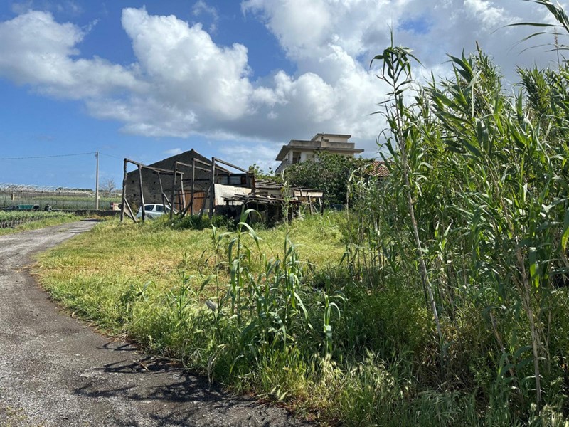 Magazzino in Vendita a Milazzo, 85'000€, 163 m²