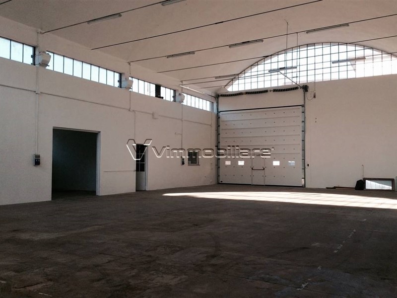 Capannone in Affitto a Sossano, 1'800€, 690 m²