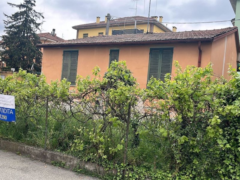 Casa Indipendente in Vendita a Medesano, zona Felegara, 95'000&euro;, 