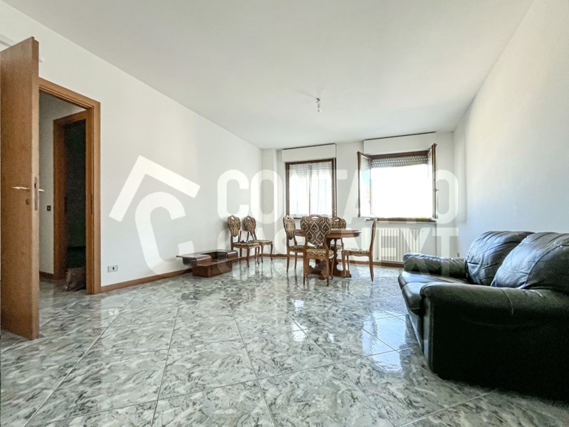 Trilocale in Vendita a Monsano, zona Monsano, 130'000€, 93 m², con Box