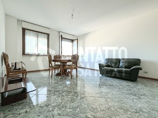 Trilocale in Vendita a Monsano, zona Monsano, 130'000€, 93 m², con Box