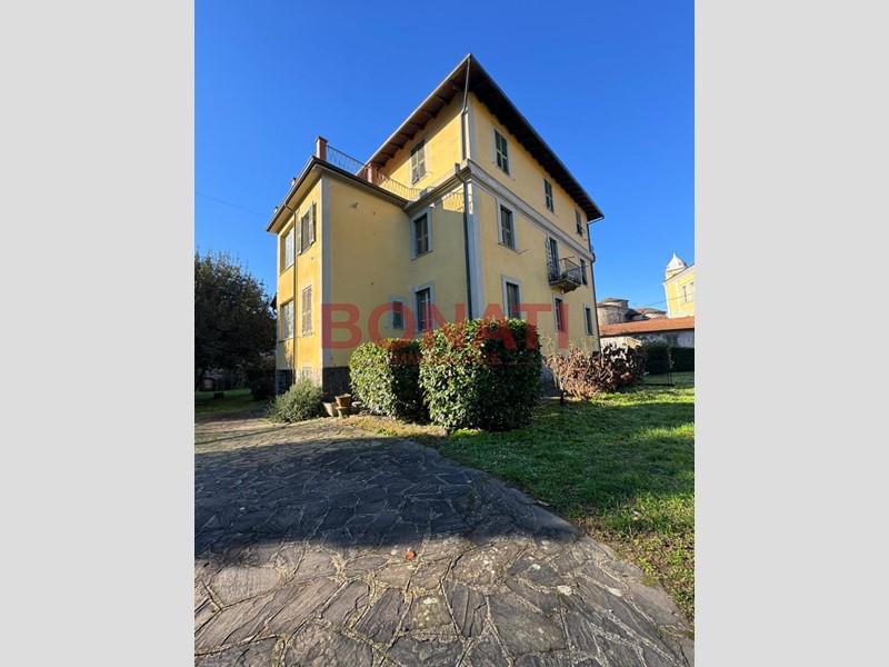 Casa Indipendente in Vendita a Villafranca in Lunigiana, 350'000€, 1125 m²