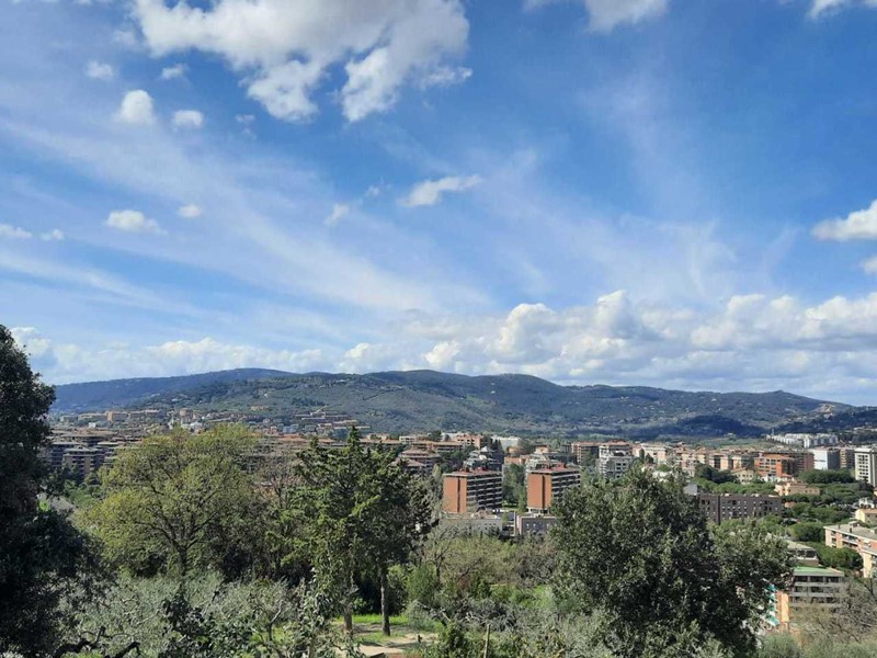 Casale in Vendita a Perugia, 480'000€, 293 m²
