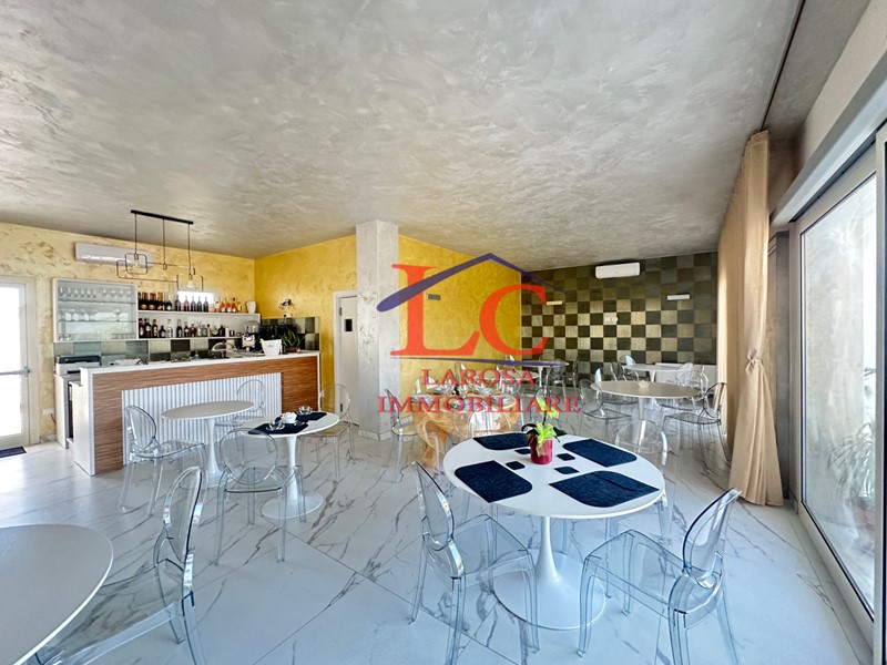 Attività commerciale in Vendita a Melendugno, 1'050'000€, 408 m², arredato