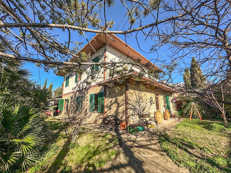 Casa Indipendente in Vendita a Treia, 249'000€, 267 m², con Box
