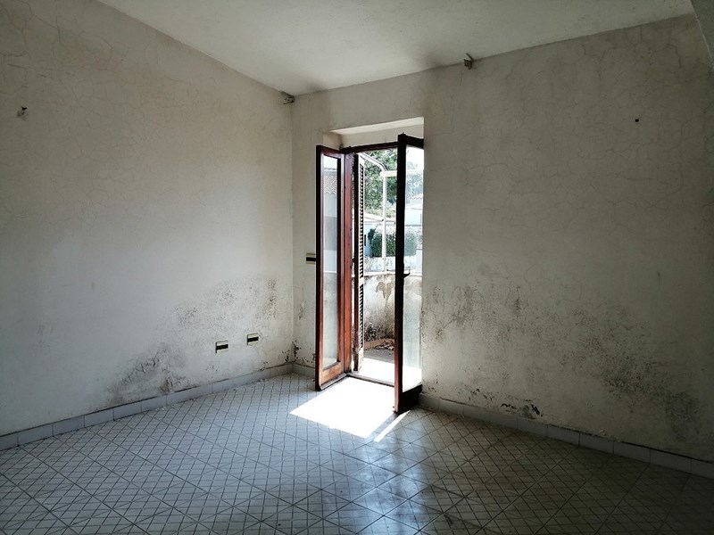 Trilocale in Vendita a Scalea, zona Petrosa, 20'000€, 38 m²