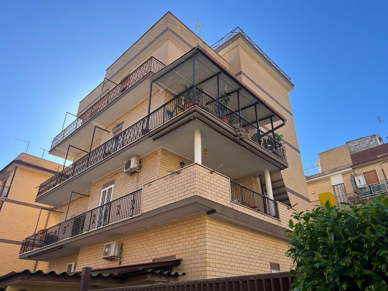 Bilocale in Vendita a Roma, zona torre angela, 155'000€, 90 m²