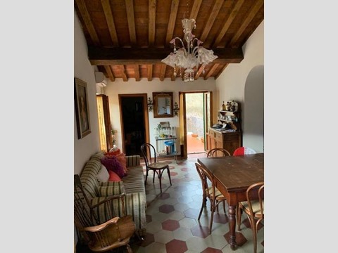 Casa Indipendente in Vendita a Calci, 185'000€, 185 m²