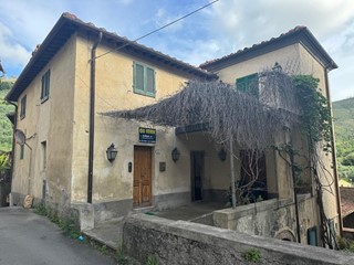 Casa Indipendente in Vendita a Calci, 175'000€, 185 m²