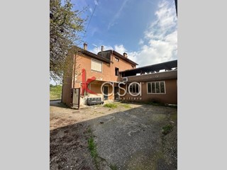 Casa Indipendente in Vendita a Montebello Vicentino, 426 m²