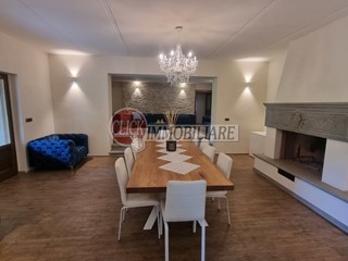 Casa Indipendente in Vendita a Vicchio, 950'000€, 400 m²
