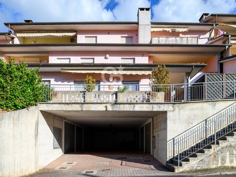 Quadrilocale in Vendita a Cantiano, 139'000€, 200 m²