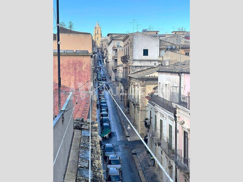 Appartamento in Vendita a Ragusa, 50'000€, 135 m²