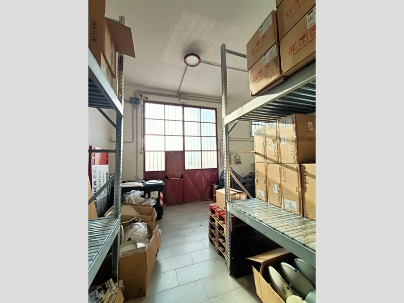 Capannone in Vendita a Vicopisano, 125'000€, 160 m²