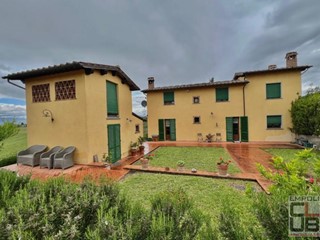 Casale in Vendita a Cerreto Guidi, 690'000€, 240 m²